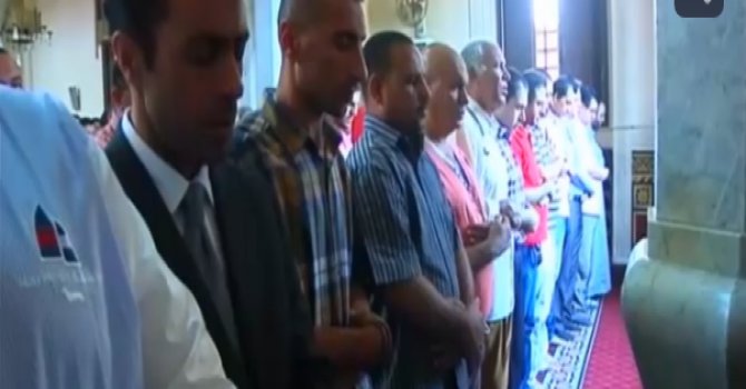 Kahire’de dua ve gözyaşı