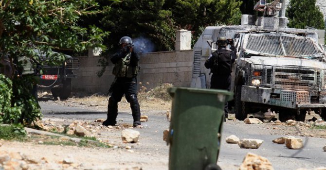 İsrail askeri ateş açtı: 2 Filistinli yaralı