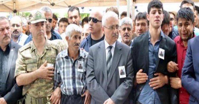 Vali şehit cenazesinde bayıldı