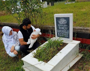 Kenan Sofuoğlu doğan oğluyla ölen oğlunu ziyaret etti