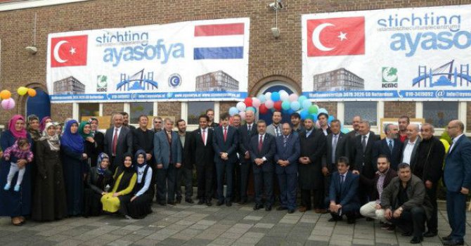 Hollanda camilere dış desteği kesmeye hazırlanıyor