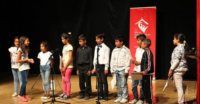 Öğrencilerden Roman çocuklara gönüllü rehberlik hizmeti