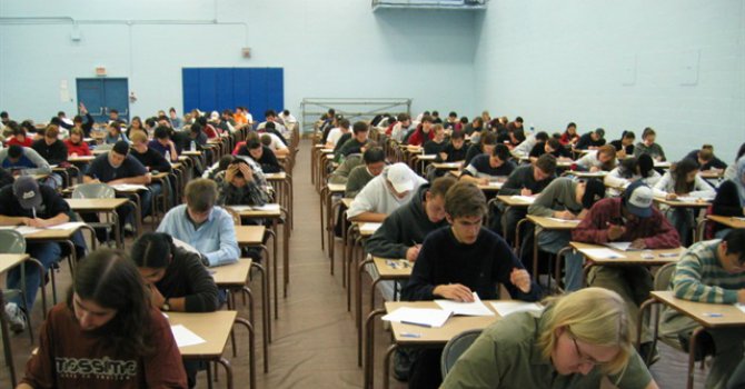 Azerbeycanlı öğrencilere Türkçe sınav