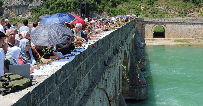 Bosnalı savaş kurbanları anıldı