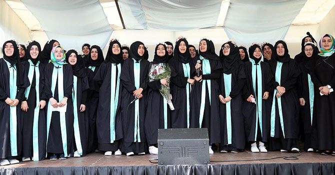 Avrupa'nın ilk imam hatipi ilk mezunlarını verdi