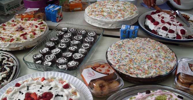 Ders çalışana pasta ve börek