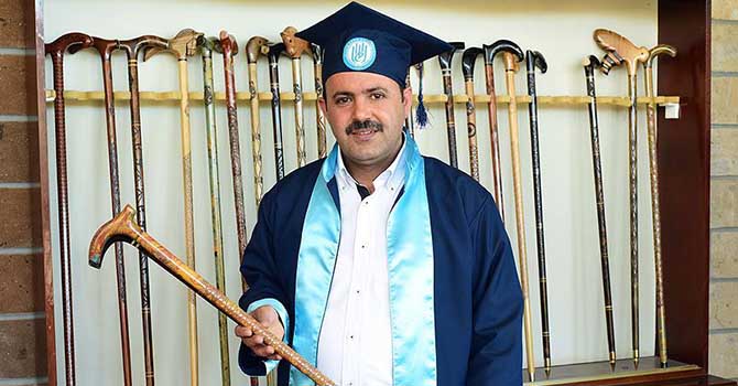 Baston'a değer katmak için üniversite okudu