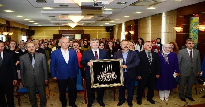 Türk İslam Sembolleri temalı altın dokunuşlar iz bıraktı