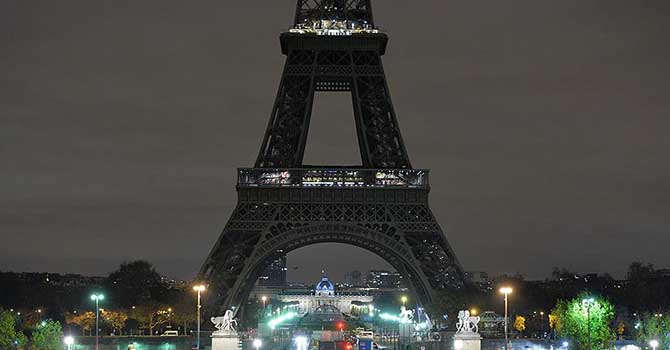 Eyfel Kulesi'ne EURO 2016 düzenlemesi