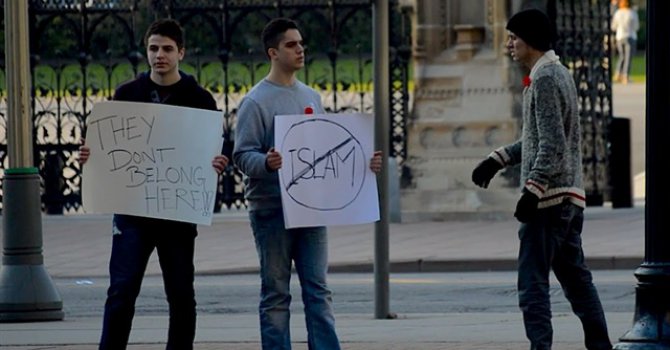 Müslüman gence saldırı!