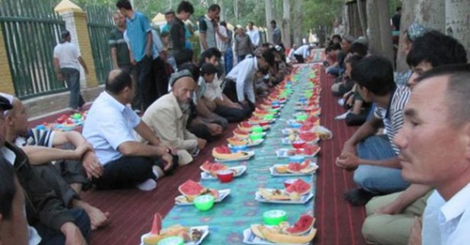 17 Kişiyi Oruç tuttukları için tutukladılar!