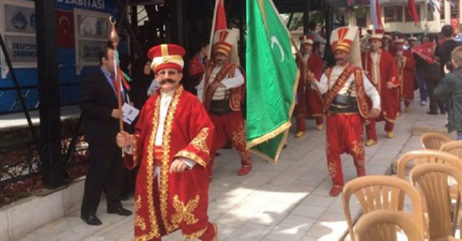 Almanya'ya mehterli protesto