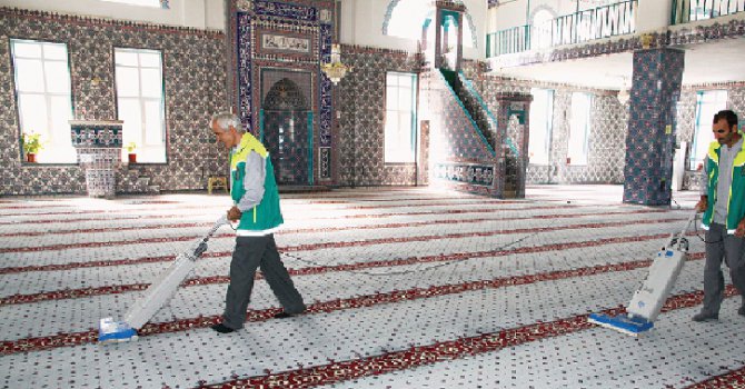 Sincan'da Camii'lere Ramazan Temizliği