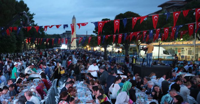 Sultanahmet ilk iftara hazırlanıyor