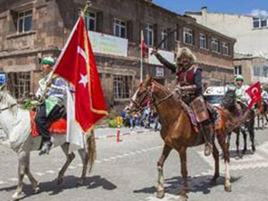 Keçe Külahlılardan Almanya'ya Said Nursi'li Ermeni mesajı
