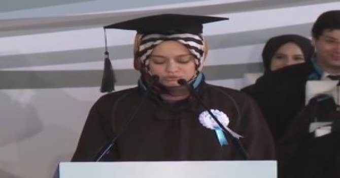 Okul birincisi başörtülü Büşra'dan ağlatan konuşma