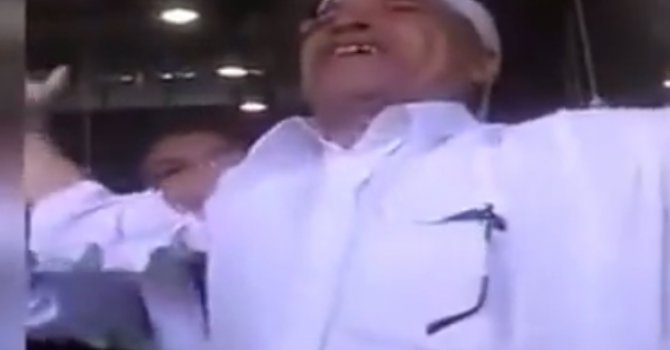 Sosyal Medya'da 'Kabe'de gözleri açılan adam paylaşımı' rekor kırıyor (Video)