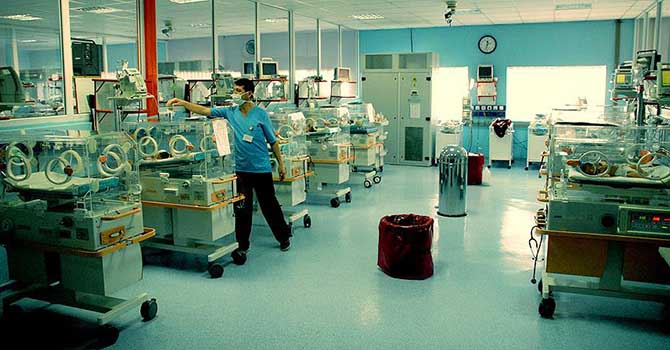 Annesi 4 ay önce ölen bebek sezaryenle dünyaya geldi