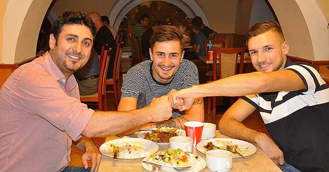 Macar milli boksörlerin ilk ramazan heyecanı