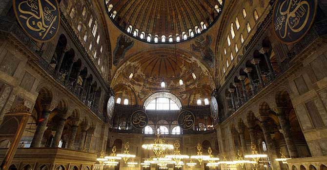 Ayasofya Camii'nin tarihi nedir?