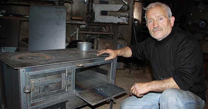 Karadeniz'in 'fırınlı soba' geleneğini yaşatıyor