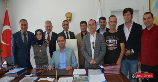 Tatvanlı İmam Hatipli İrem, TEOG’da Türkiye birincisi oldu