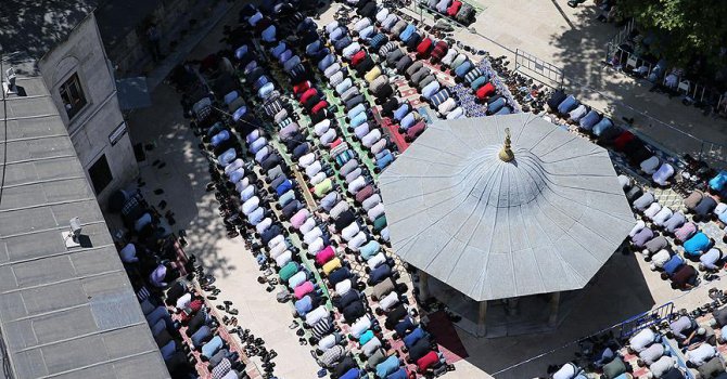 Ramazan'ın ilk Cuma Namazı'nda Camiler doldu taştı