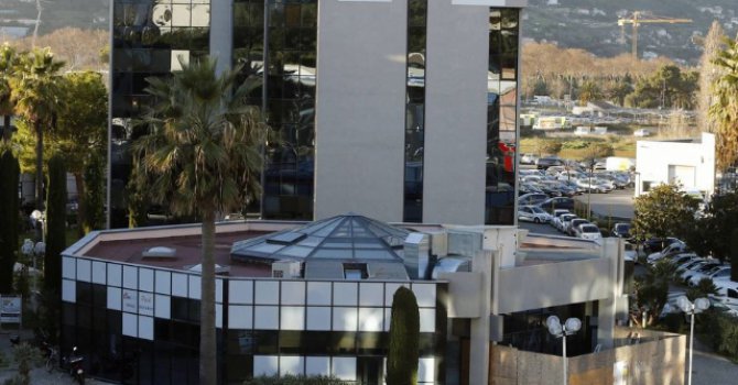 Camiye yaban domuzu atan şahıslar yakalandı