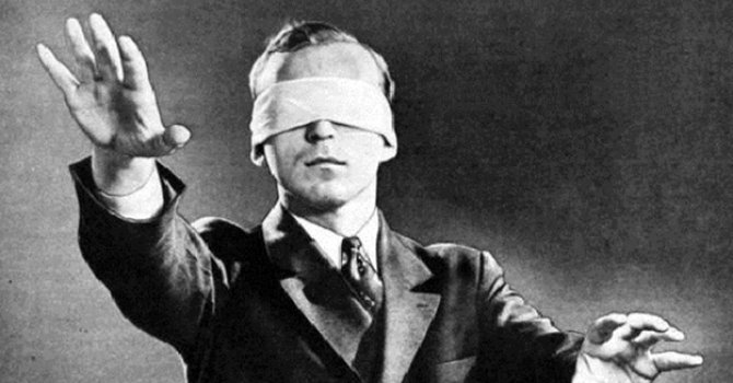 'Onların basireti kapanır ve hakikati göremez'