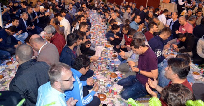 Kütahya'da İHH'dan Ümmet iftarı