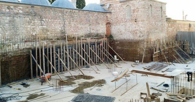 Osmanlı eserinin dibine beton inşaat...