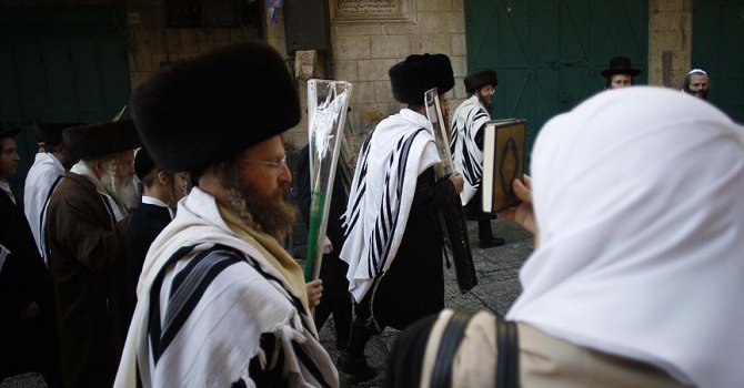 120 Yahudi yerleşimci Mescid-i Aksa'nın avlusuna girdi