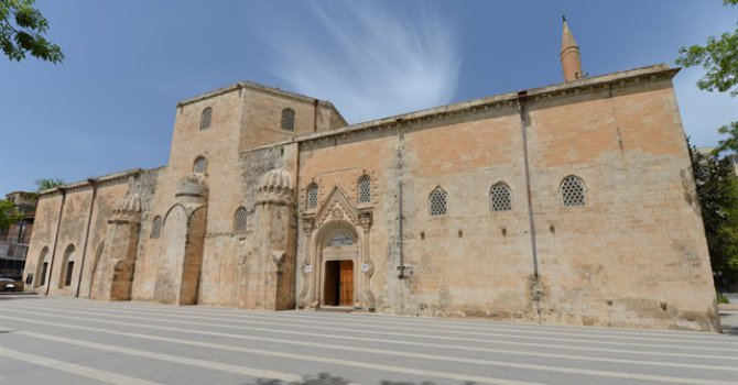 Dört mihraplı cami: Silvan Ulu Camii