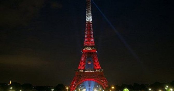 Eyfel Kulesi kırmızı - beyaz