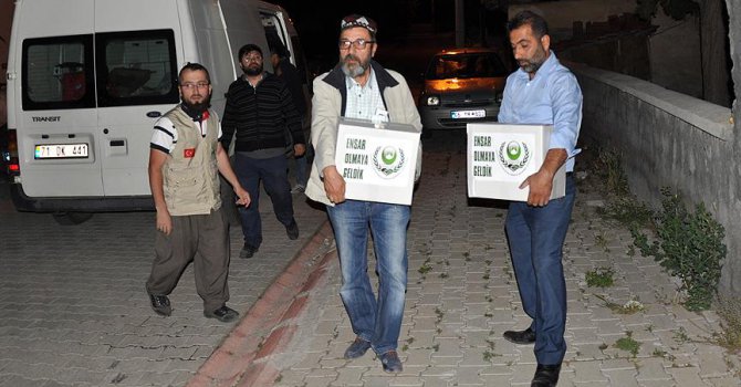 İftardan sahura sığınmacıların yardımına koşuyorlar