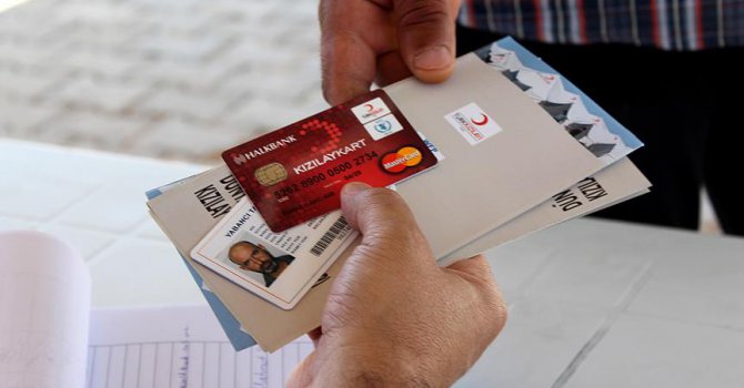 Suriyelilerin yüzünü 'Kızılay Gıda Kartı' güldürdü