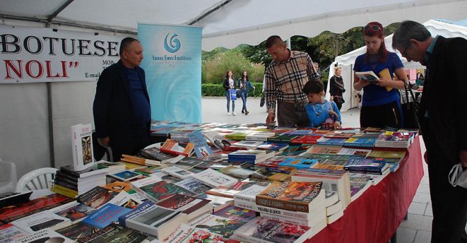 İpek Kitap Fuarı'nda Türk eserlerine ilgi