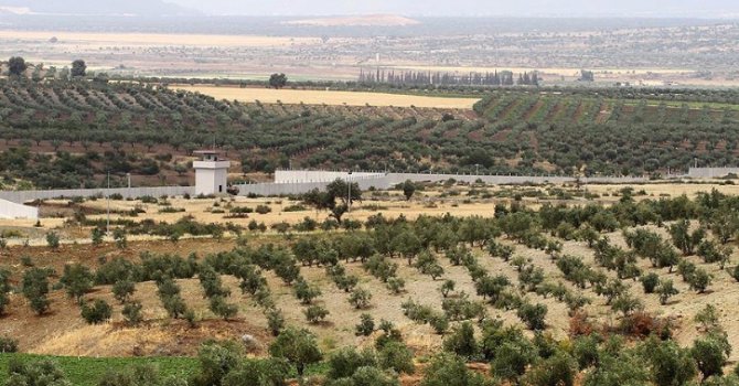 Suriye sınırındaki güvenlik duvarı çalışmaları sürüyor
