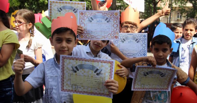 Suriyelilerin karne sevinci