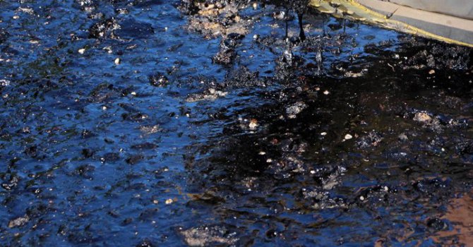 Fethiye’de aşırı sıcak asfalt eritti