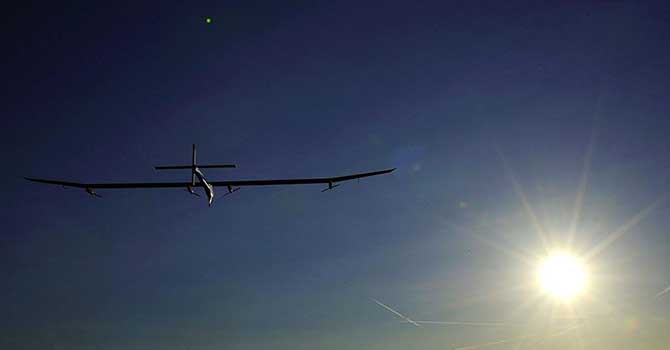 Dünya turu yapan 'Solar Impulse 2' Atlantik'i geçmek üzere yola koyuldu