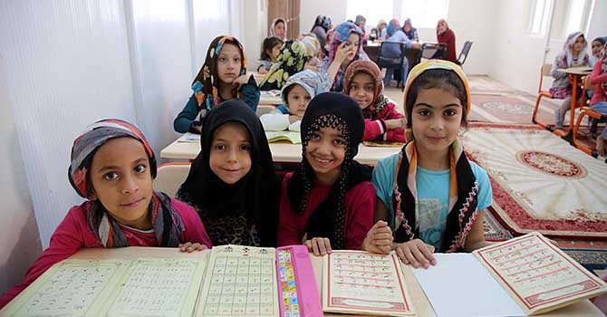 Çocukların gönüllerine Kur'an nakşediliyor