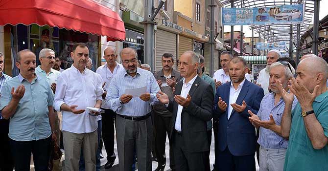 Tarihi kapalıçarşıda 'bereket' duasını Mehmet Emin Ay okudu