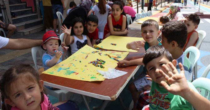 Mülteci çocuklar gönüllerince eğlendi