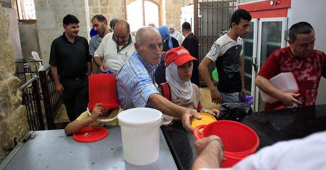 Hürrem Sultan aşevi Kudüs'teki yoksulları doyuruyor
