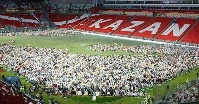 Kazan stadyumunu 10 bin Müslüman doldurdu