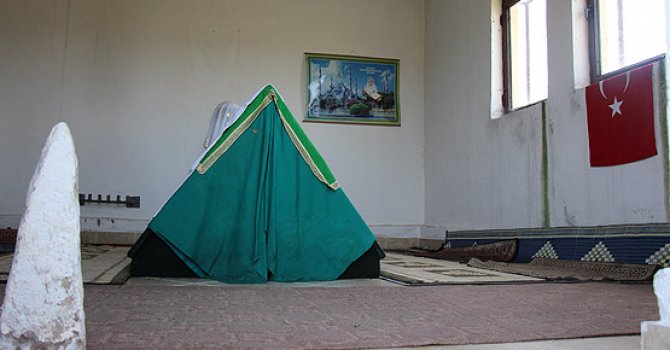 "Ezan Sesi Duymak Bizim de Hakkımız"