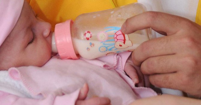 'Bebek mamasını maden suyuyla yapın'