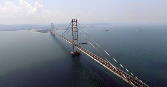 Osmangazi Köprüsü'nden yılbaşı gecesi geçenlere ücret iadesi