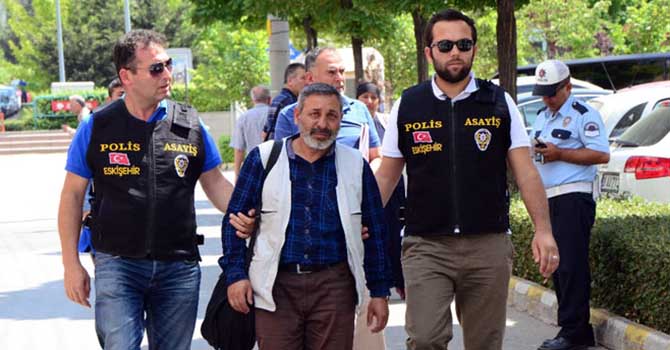 ’Beni peygamber gönderdi’ diyerek dolandırdı